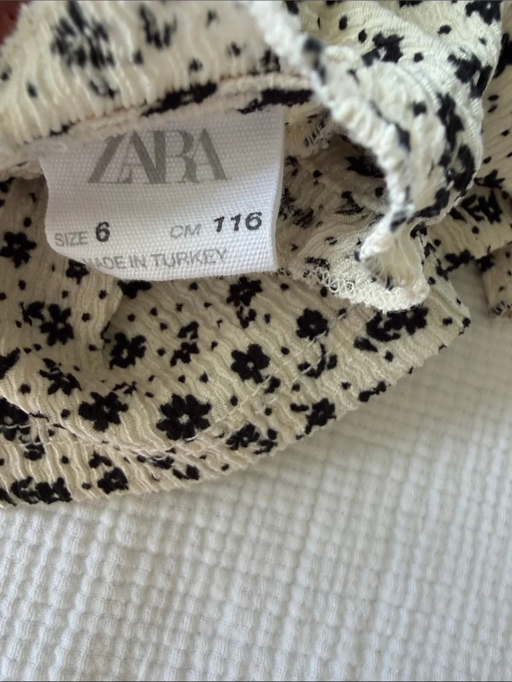 Zara girl Floral Ruffle-Neck Long-Sleeve Top in Cream and Black